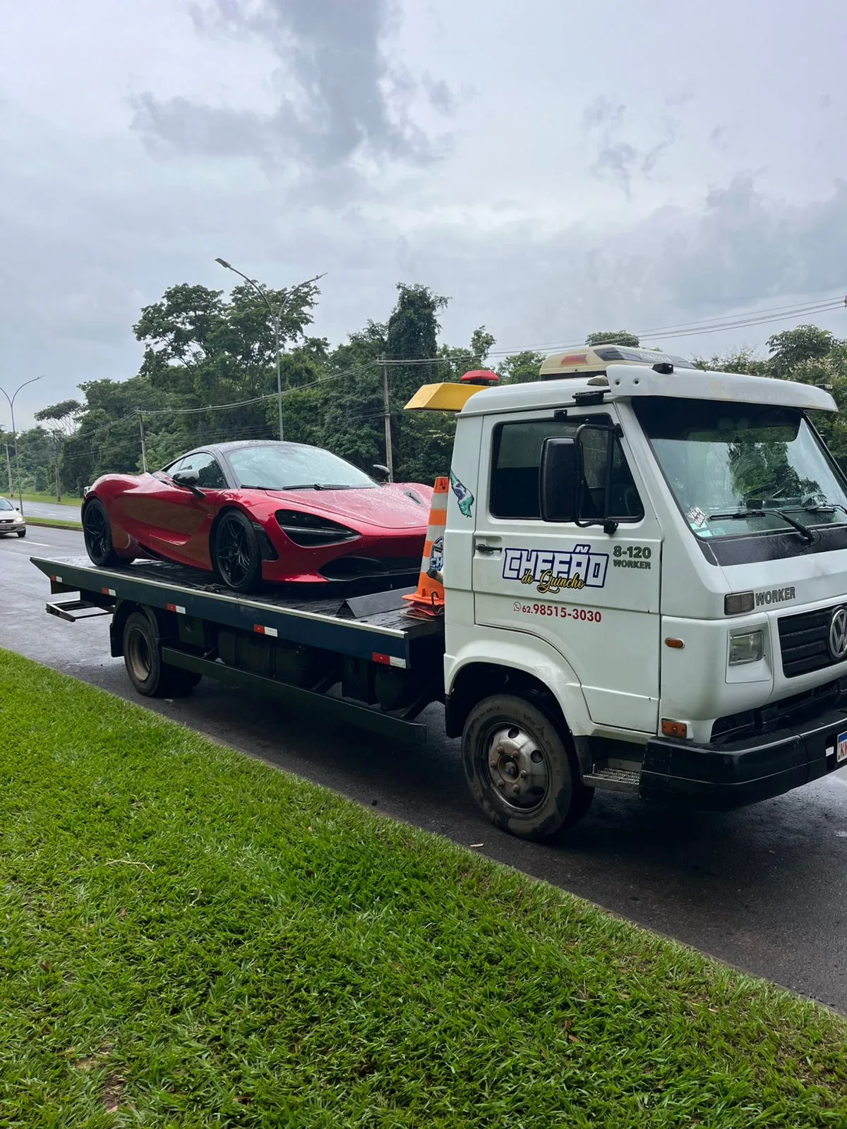 Guincho realizando resgate de carro